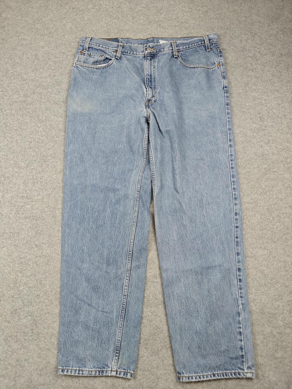 Vintage Levi's Jeans Mens 42x32 Blue Light Wash Straight Relaxed 550 Denim